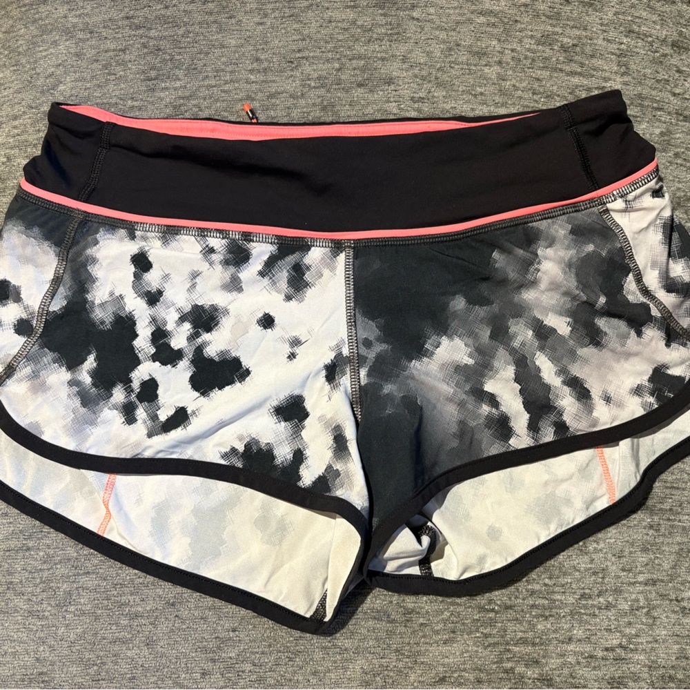 Lululemon Athletica Black and White Shorts with Pink Trim sz 6